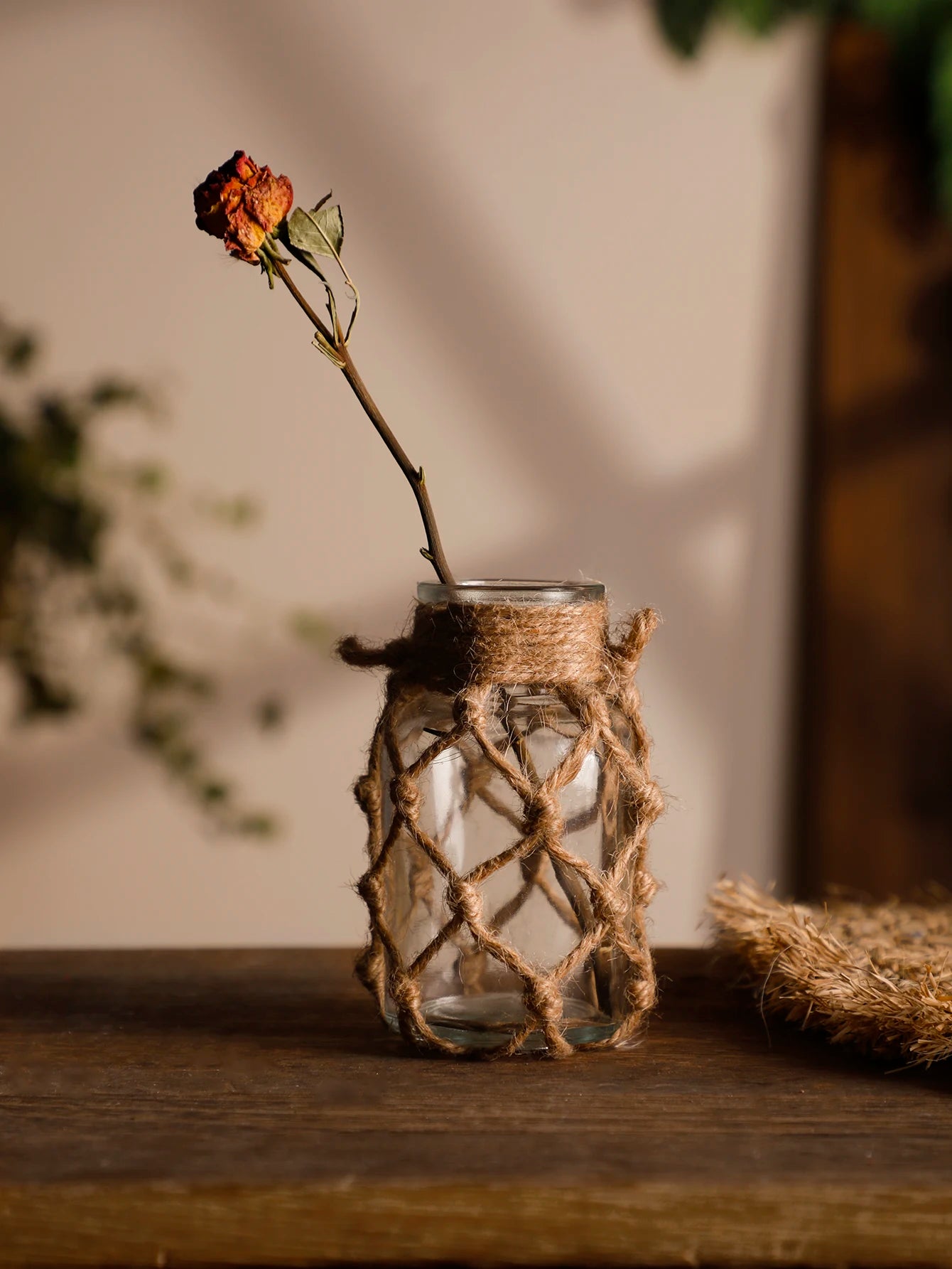 Rustic Hanging Glass Vase – Rope Net Flower Holder for Boho Home & Table Décor